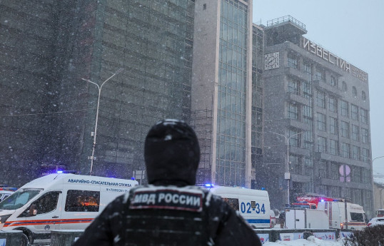 В центре Москвы горят здания «Известия холл»: одно из зданий обрушилось 
-ФОТО 
