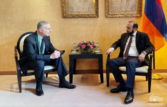 Арарат Мирзоян встретился со старшим советником США по переговорам на Кавказе