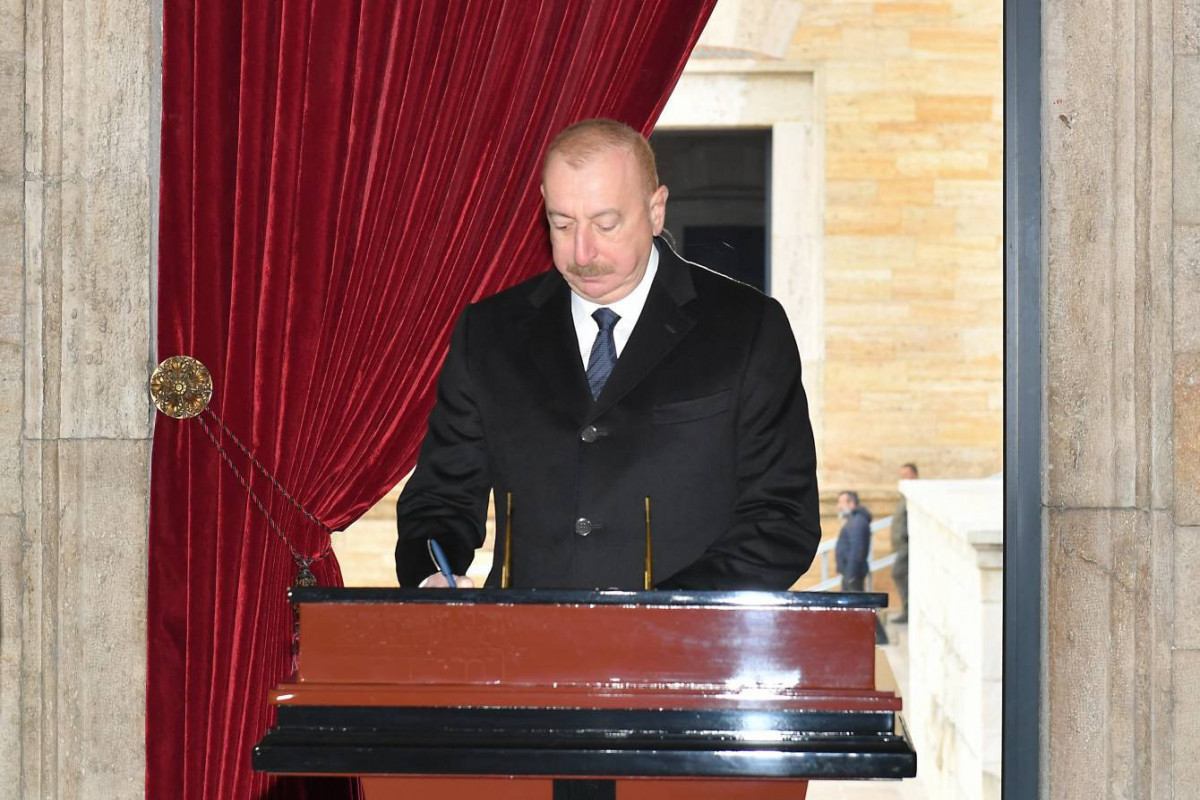 Ильхам Алиев посетил в Анкаре Мавзолей Мустафы Кемаля Ататюрка-ФОТО 