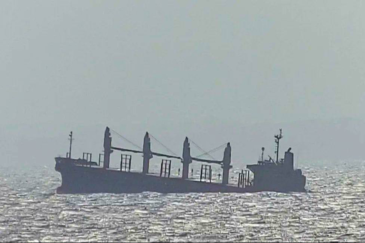 Иранские СМИ показали как после удара хуситов тонул английский корабль-ФОТО 