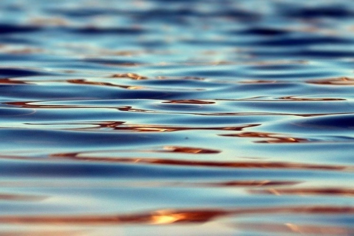 После атаки хуситов на сухогруз в Красном море образовалось 18-мильное нефтяное пятно