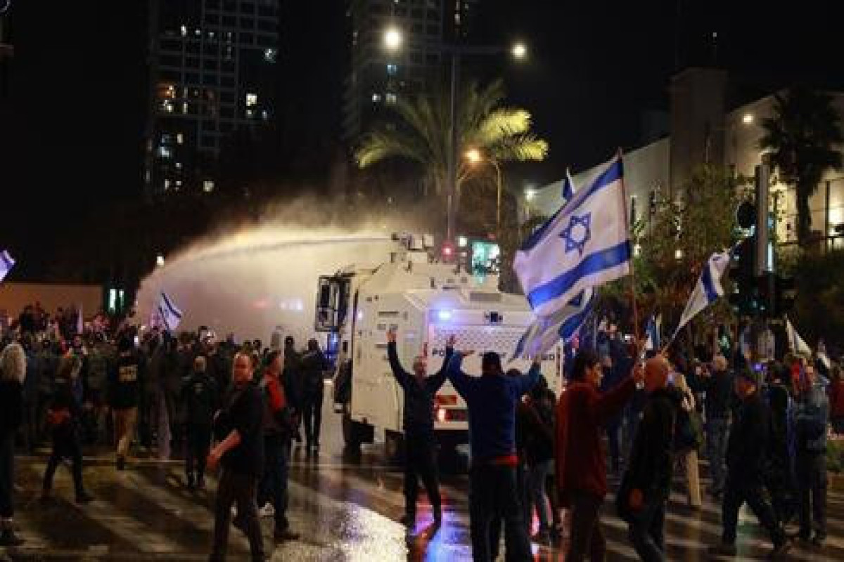 Полиция применила водомет для разгона митинга в Тель-Авиве-ФОТО 
