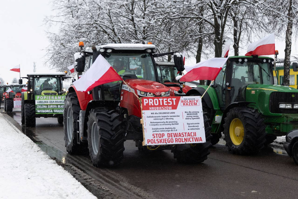 Польские фермеры разбросали гвозди и шурупы на границе с Украиной