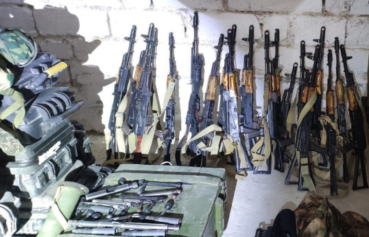В подвале здания детского сада в Ханкенди обнаружены дроны и большое количество боеприпасов-ФОТО 
