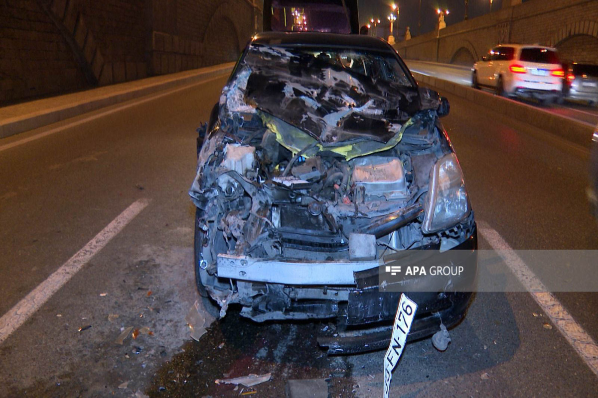 В Баку в туннеле произошла авария, есть пострадавшие-ФОТО 