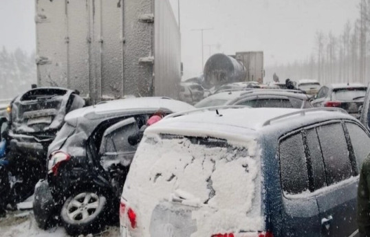 В России на трассе столкнулись около 30 автомобилей, есть погибшие-ВИДЕО 