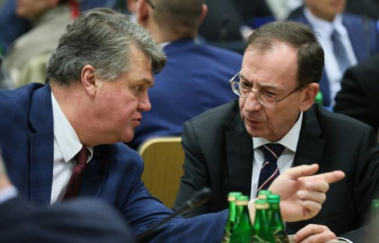 Задержаны бывшие шефы МВД - В Офисе польского президента 