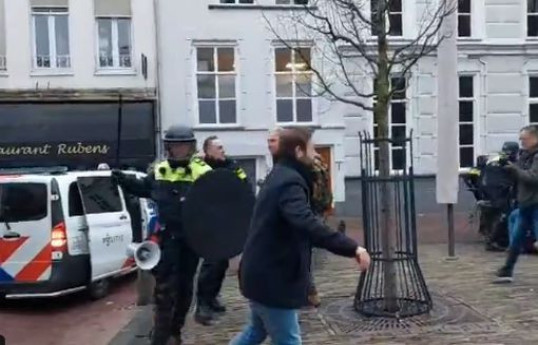 В Нидерландах произошли потасовки после попытки сожжения Корана-ФОТО -ВИДЕО 