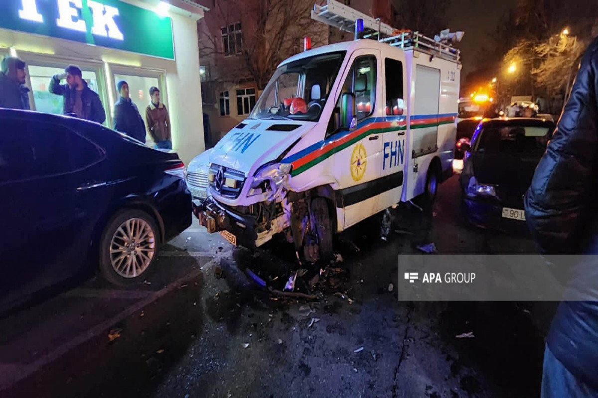 В Баку автомобиль МЧС попал в ДТП, есть пострадавшие-ФОТО 