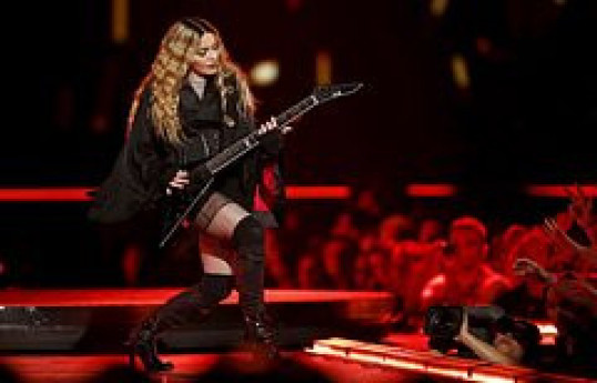 Фанаты подали в суд на Мадонну - В чем обвиняют поп-диву 