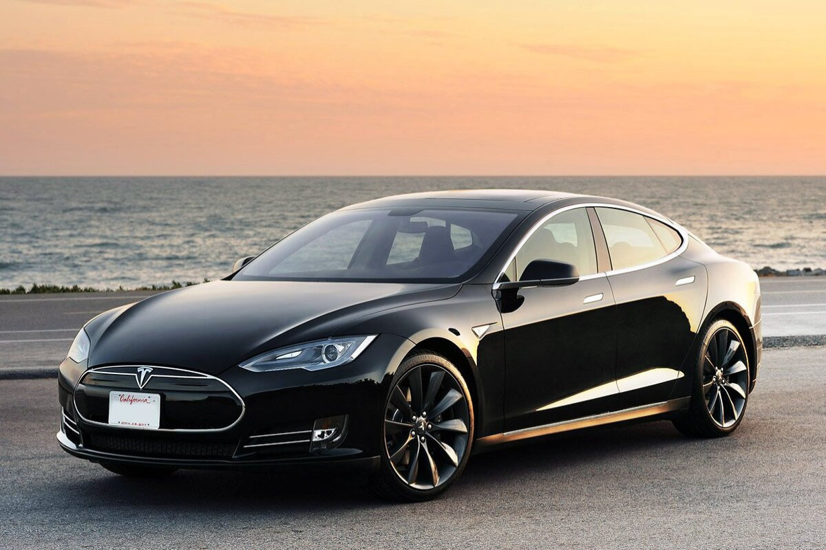 Управлять автомобилями Tesla будет искусственный интеллект