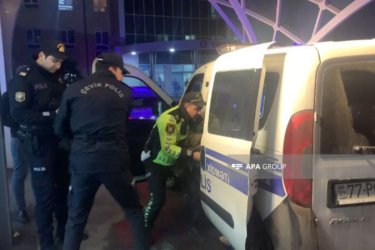 В Баку полицейские спасли мужчину от самоубийства-ФОТО 