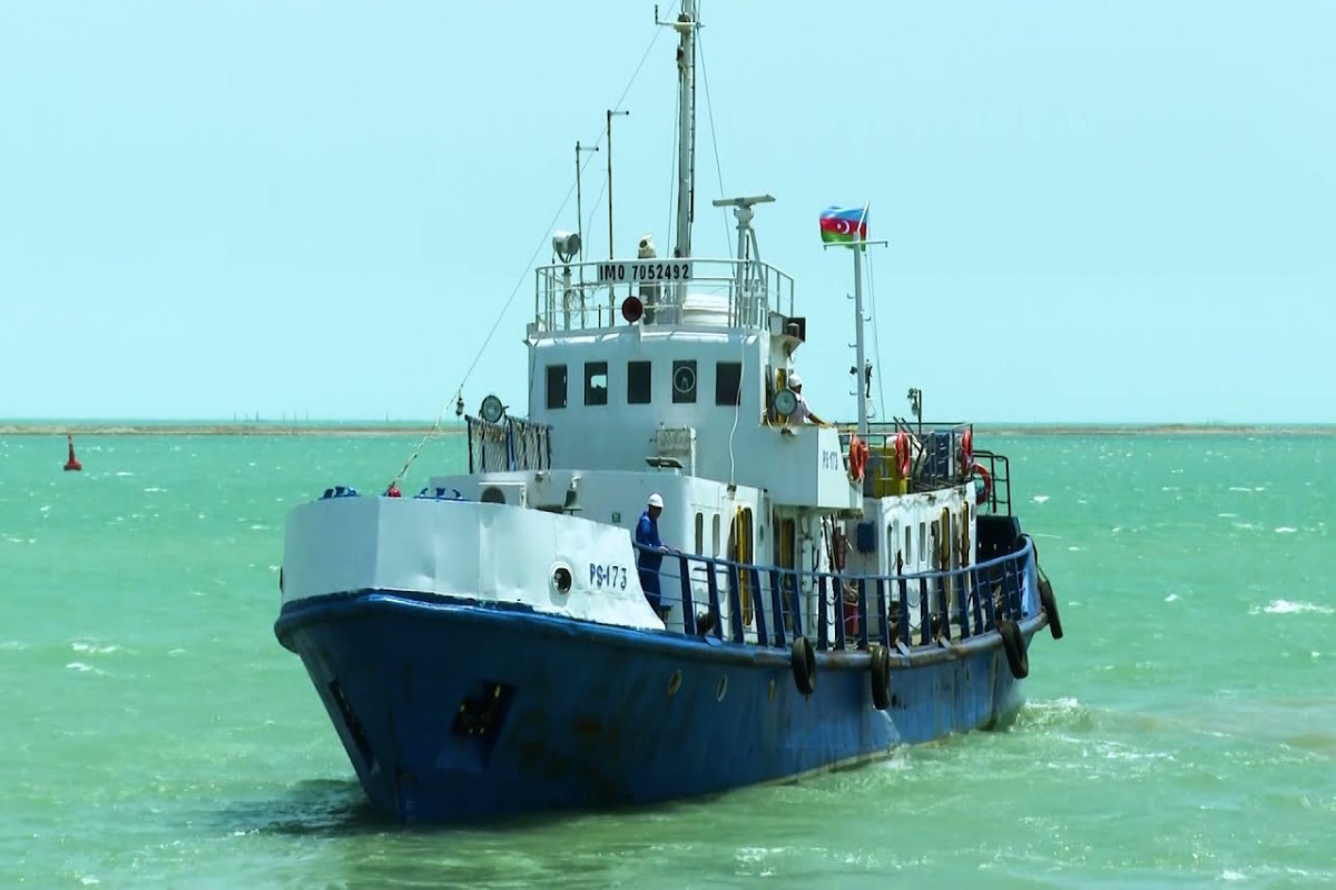 В азербайджанской акватории Каспия затопило судно, эвакуированы 32 человека