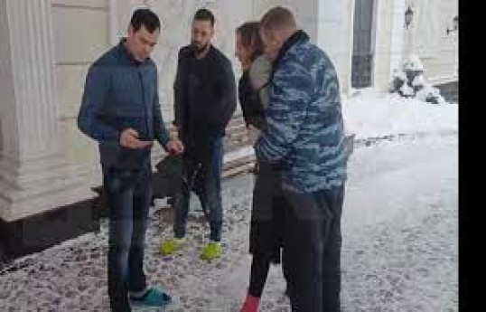 Съемочную группу «Известий» избили на семинаре VIP-коуча в Подмосковье-ФОТО 
