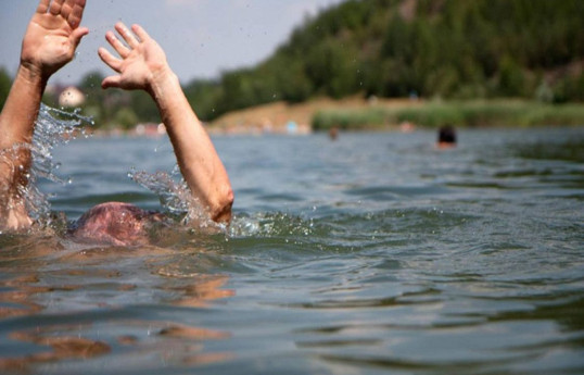 В Азербайджане мужчина утонул в озере