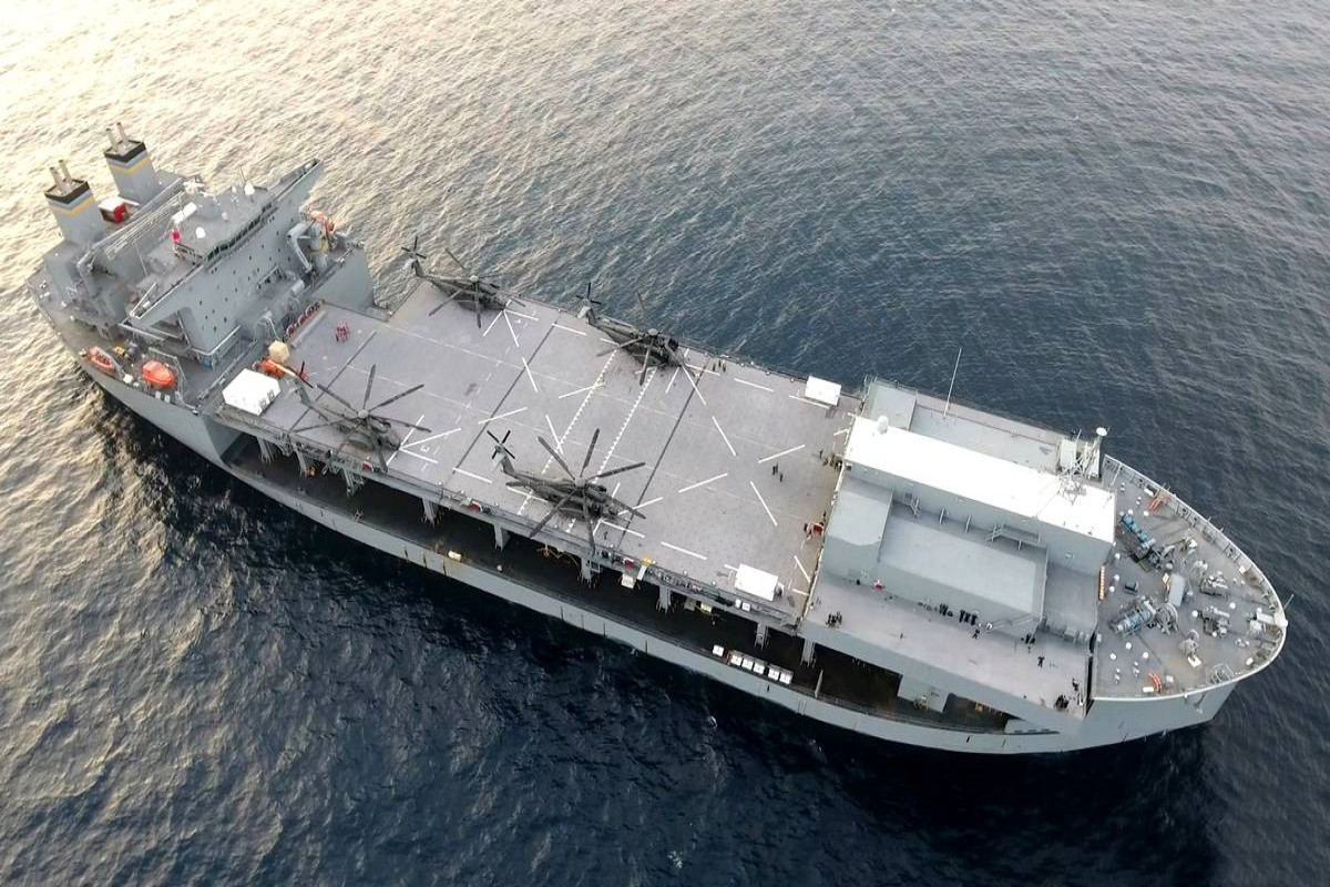 Хуситы ударили по кораблю ВМС США в Аденском заливе