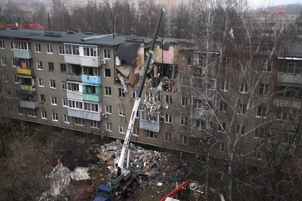 Взрыв частично обрушил 12-этажный дом в Казахстане, есть погибшие