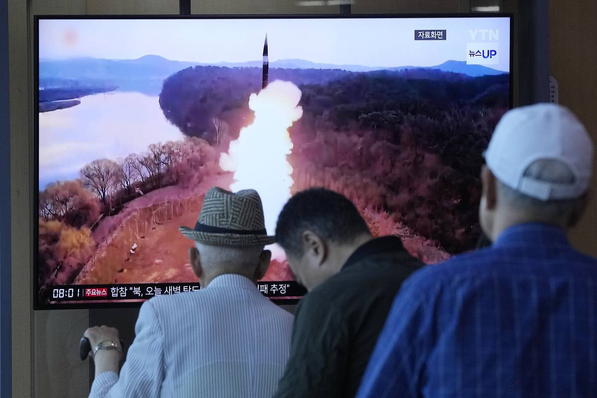КНДР испытала  тактическую ракету со сверхкрупной боеголовкой