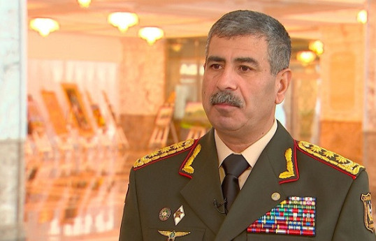 Министр обороны Азербайджана принял участие в военном параде в Минске