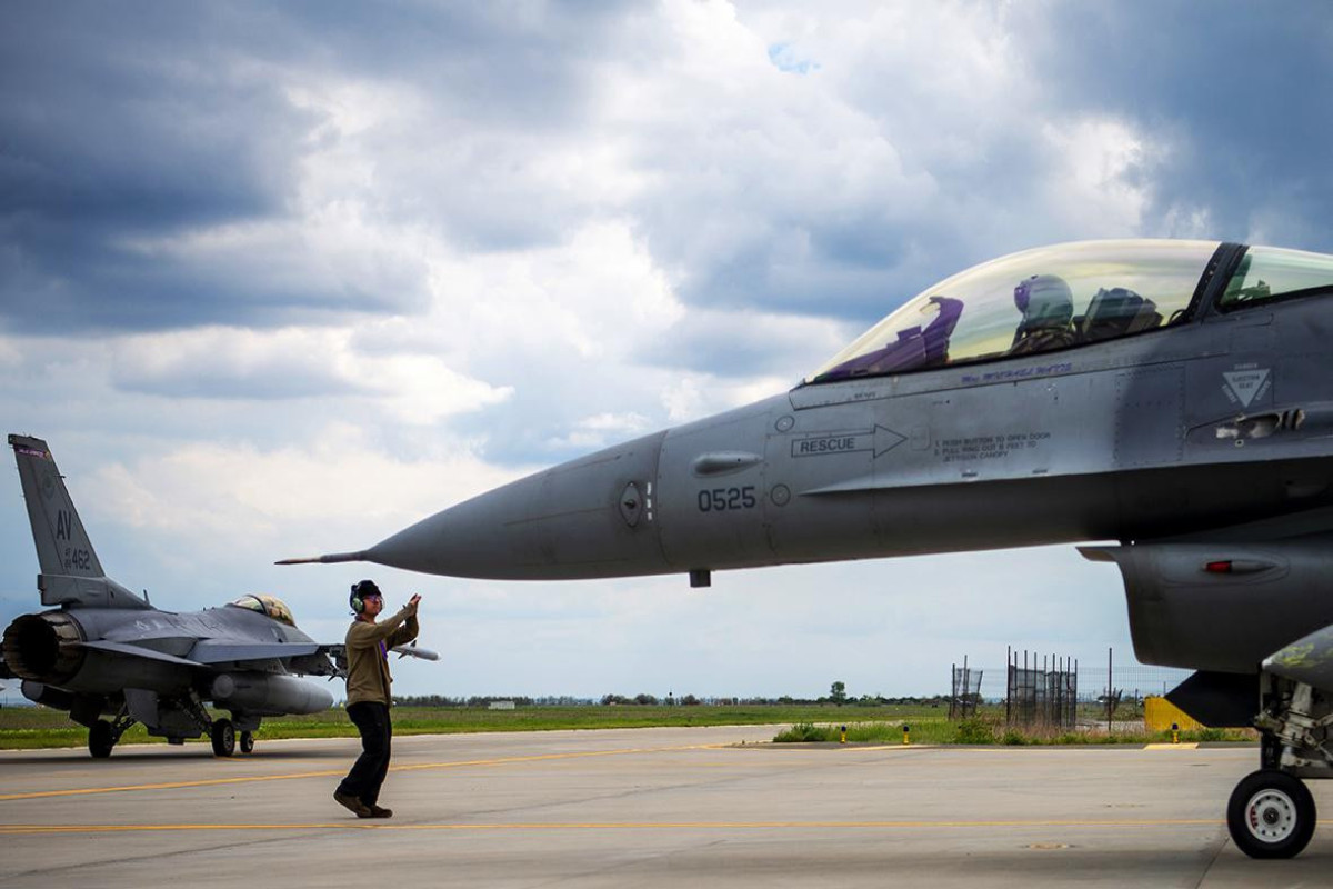Пентагон: Несколько украинских пилотов завершили обучение управлению F-16