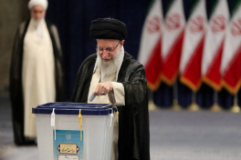 Хаменеи проголосовал во втором туре президентских выборов