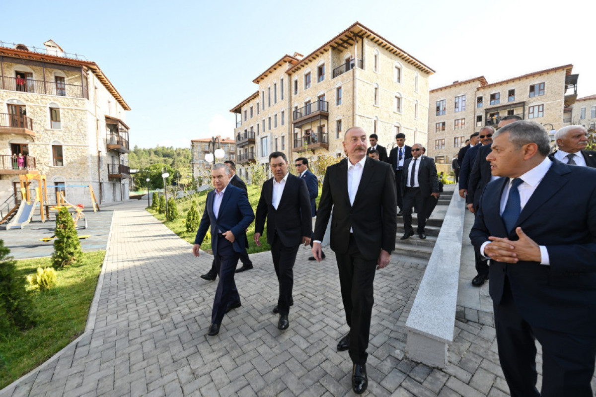 Президенты Азербайджана, Узбекистана и Кыргызстана совершили прогулку по Шуше-ФОТО 