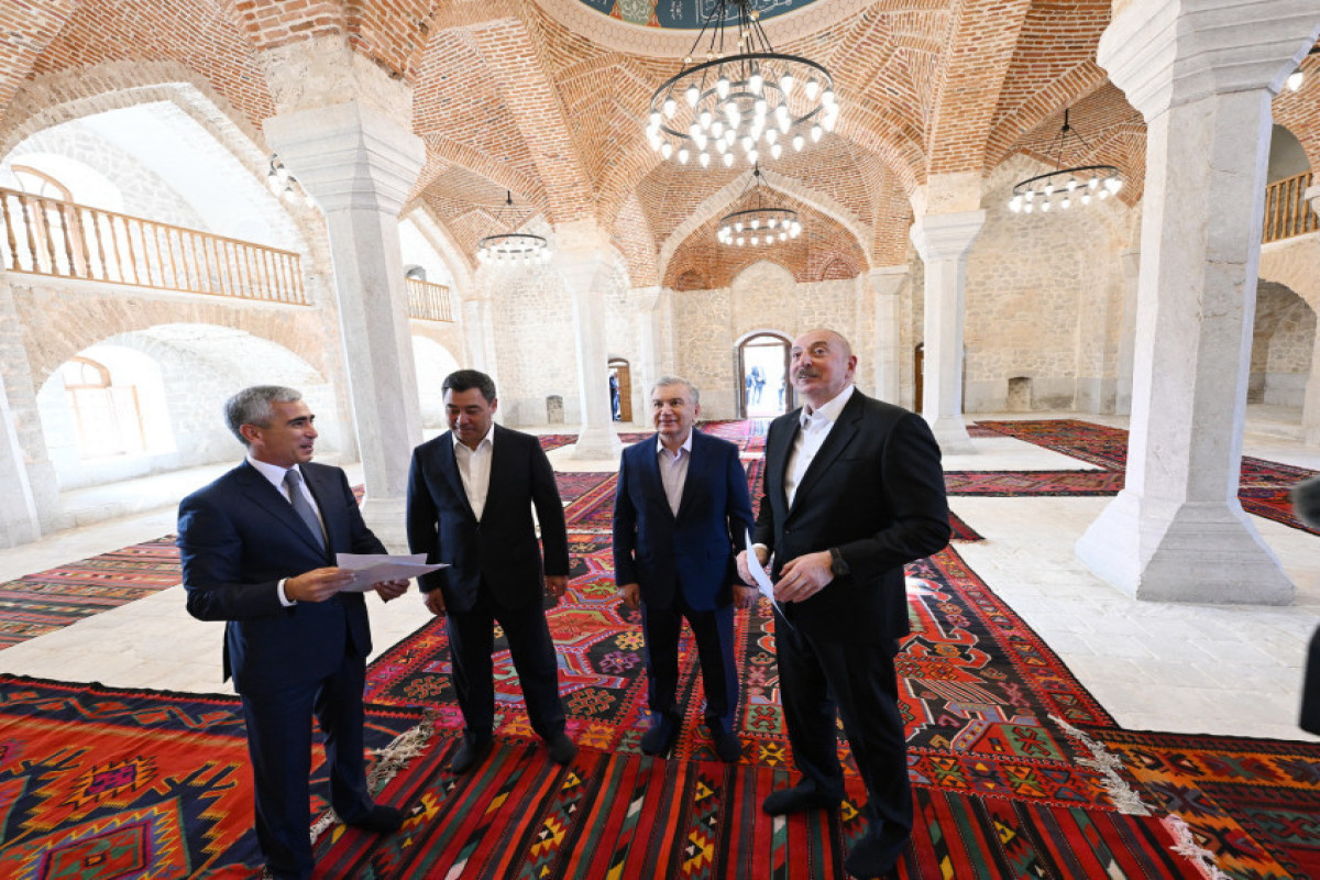 Президенты Азербайджана, Узбекистана и Кыргызстана совершили прогулку по Шуше-ФОТО 