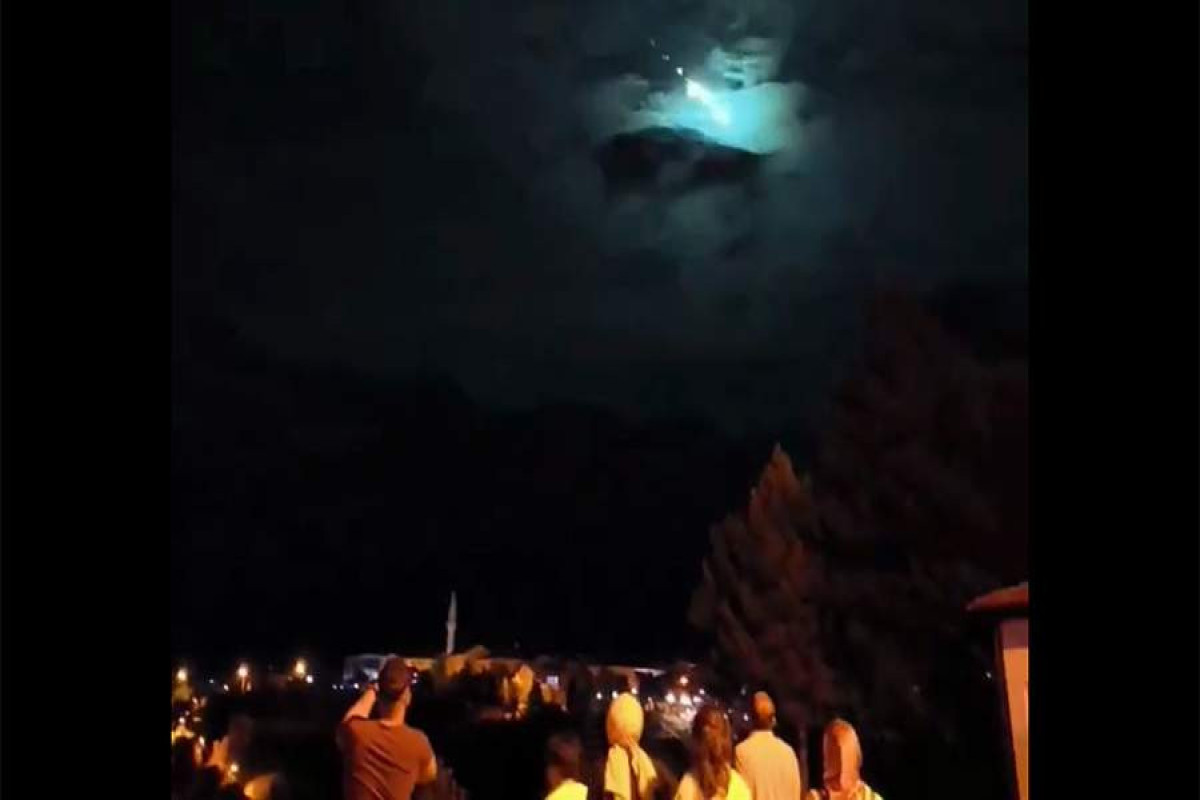 Жители Турции наблюдали падение крупного метеорита-ВИДЕО 