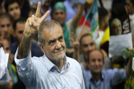 Пезешкиан лидирует на выборах президента Ирана