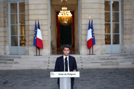 Премьер-министр Франции подаст в отставку