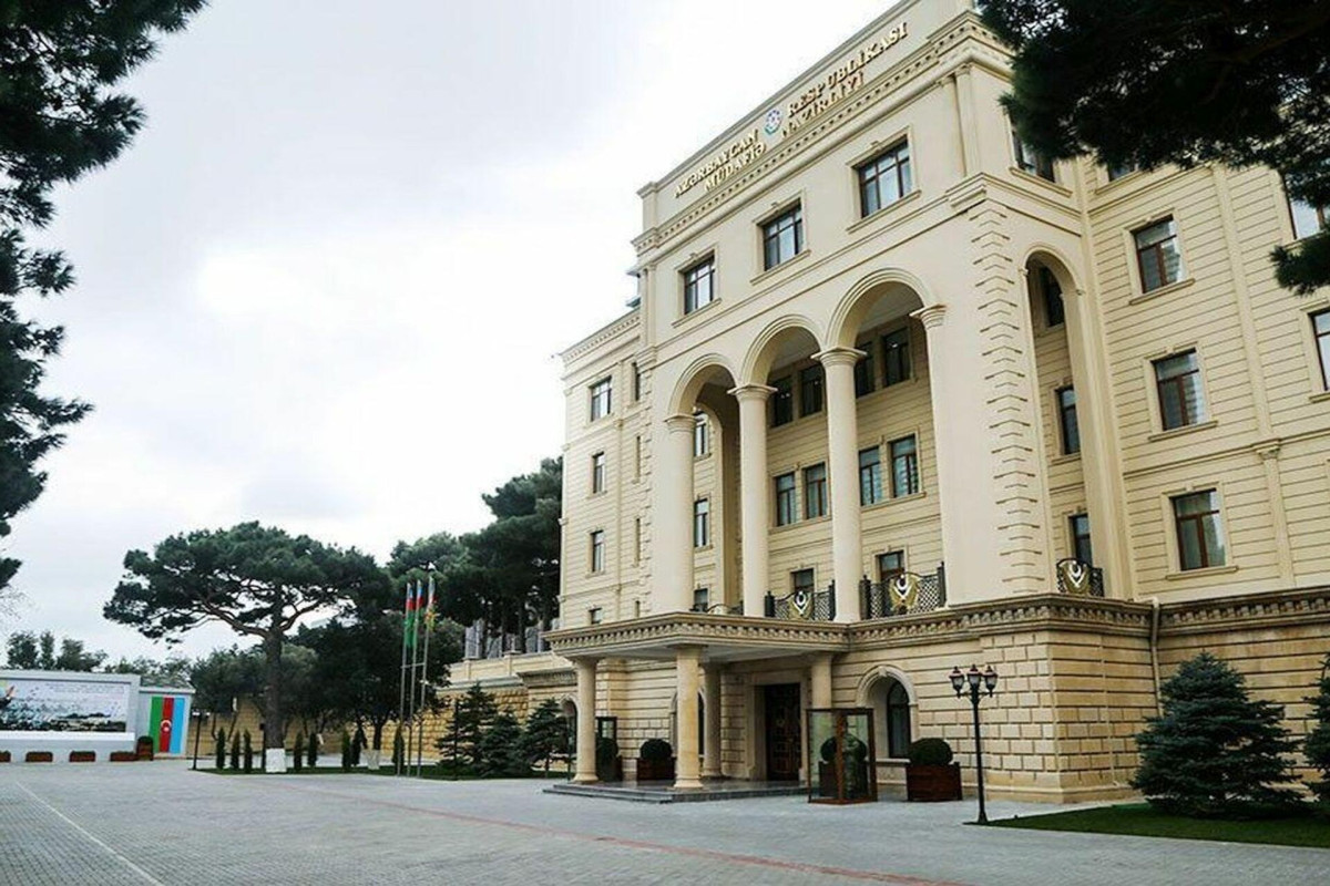 Минобороны Азербайджана сократило число заместителей