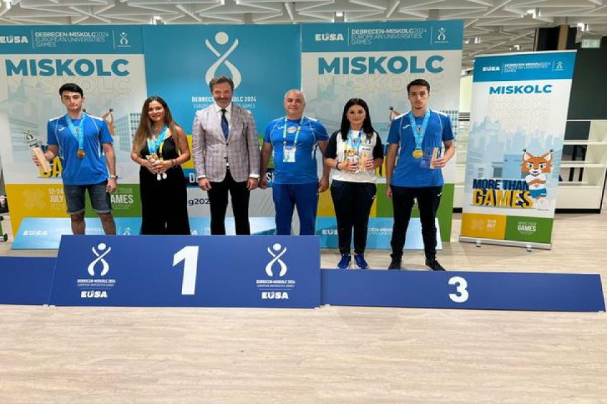 Азербайджанские студенты завоевали серебряную медаль по шахматному блицу