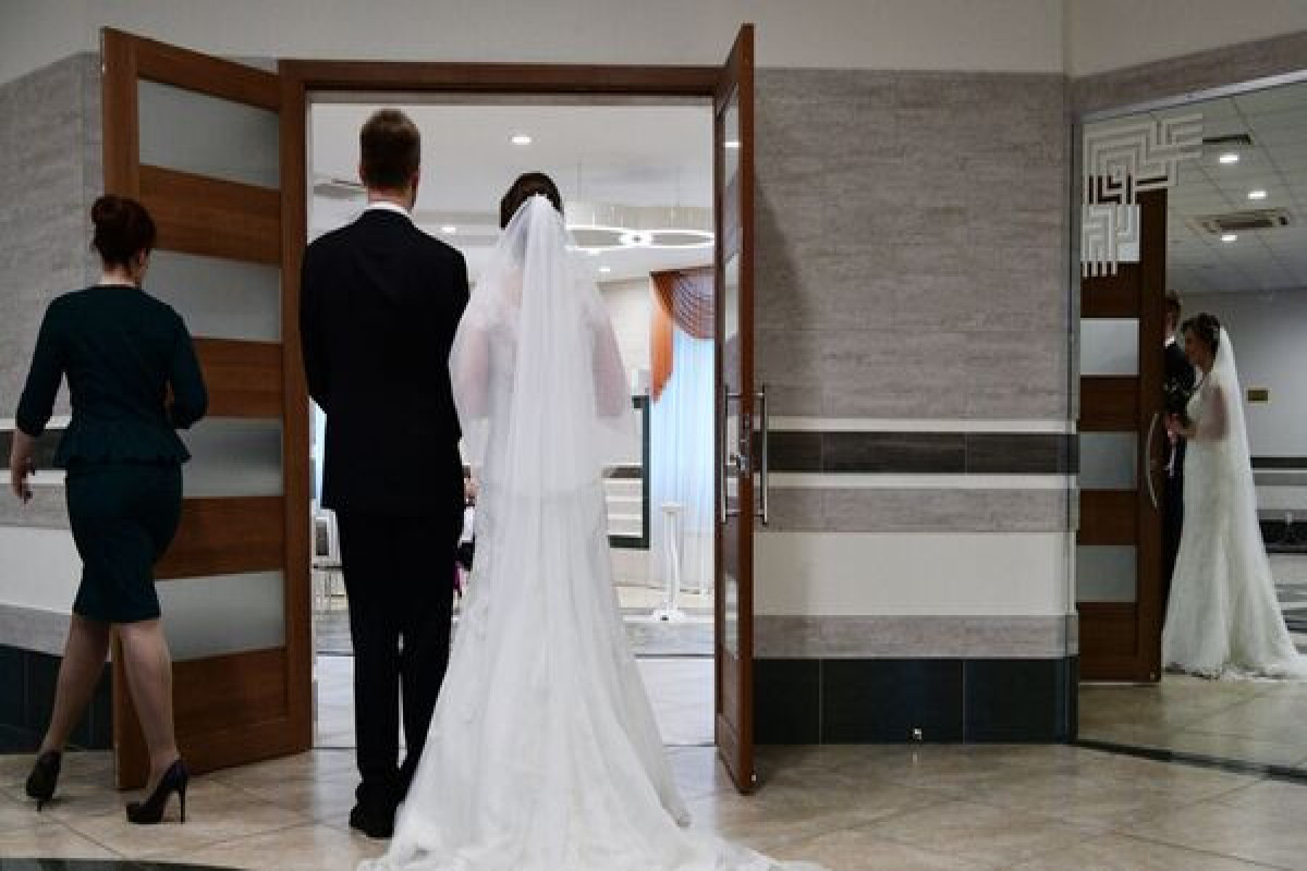 В Азербайджане стало меньше разводов, впрочем, как и свадеб