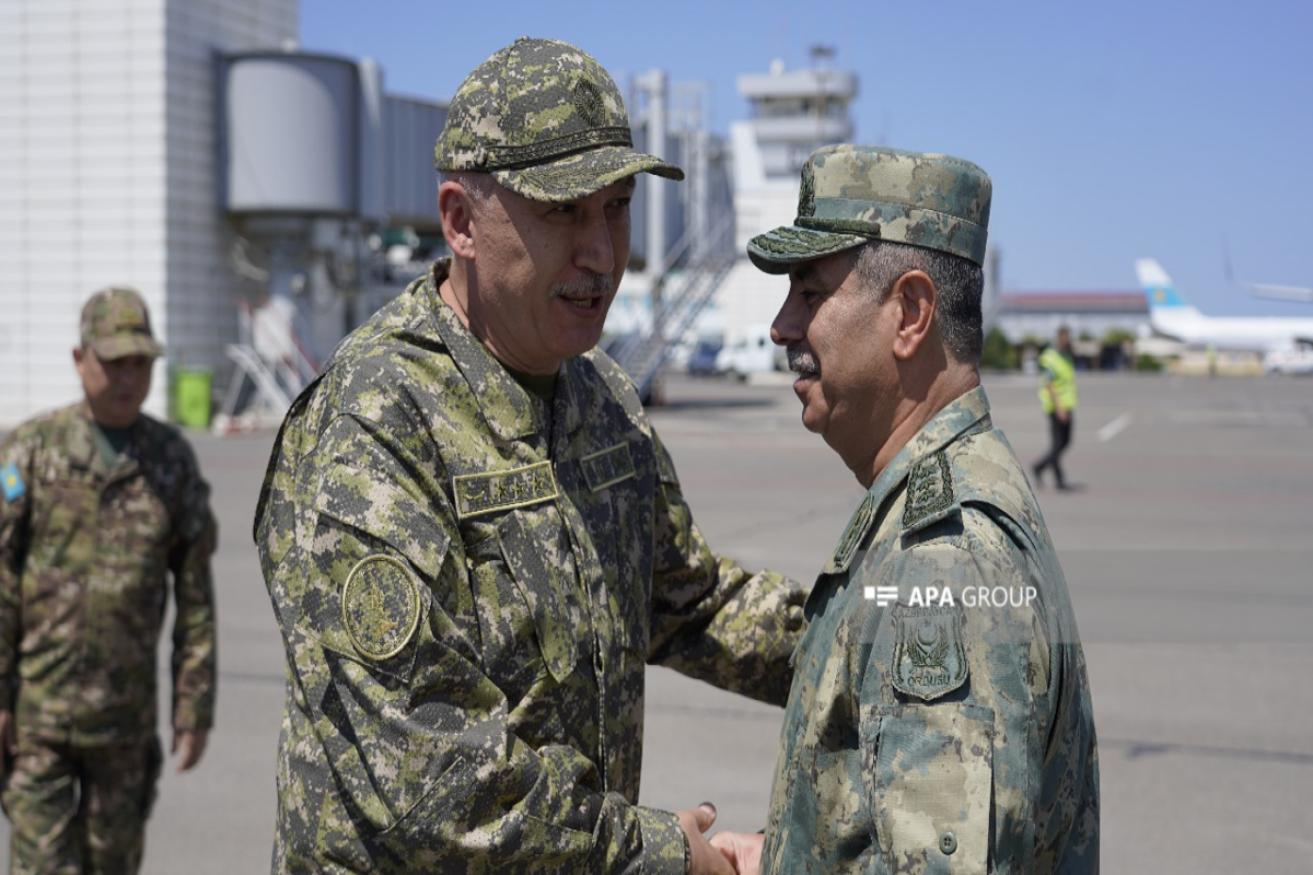 Министр обороны Азербайджана прибыл в Казахстан-ФОТО 