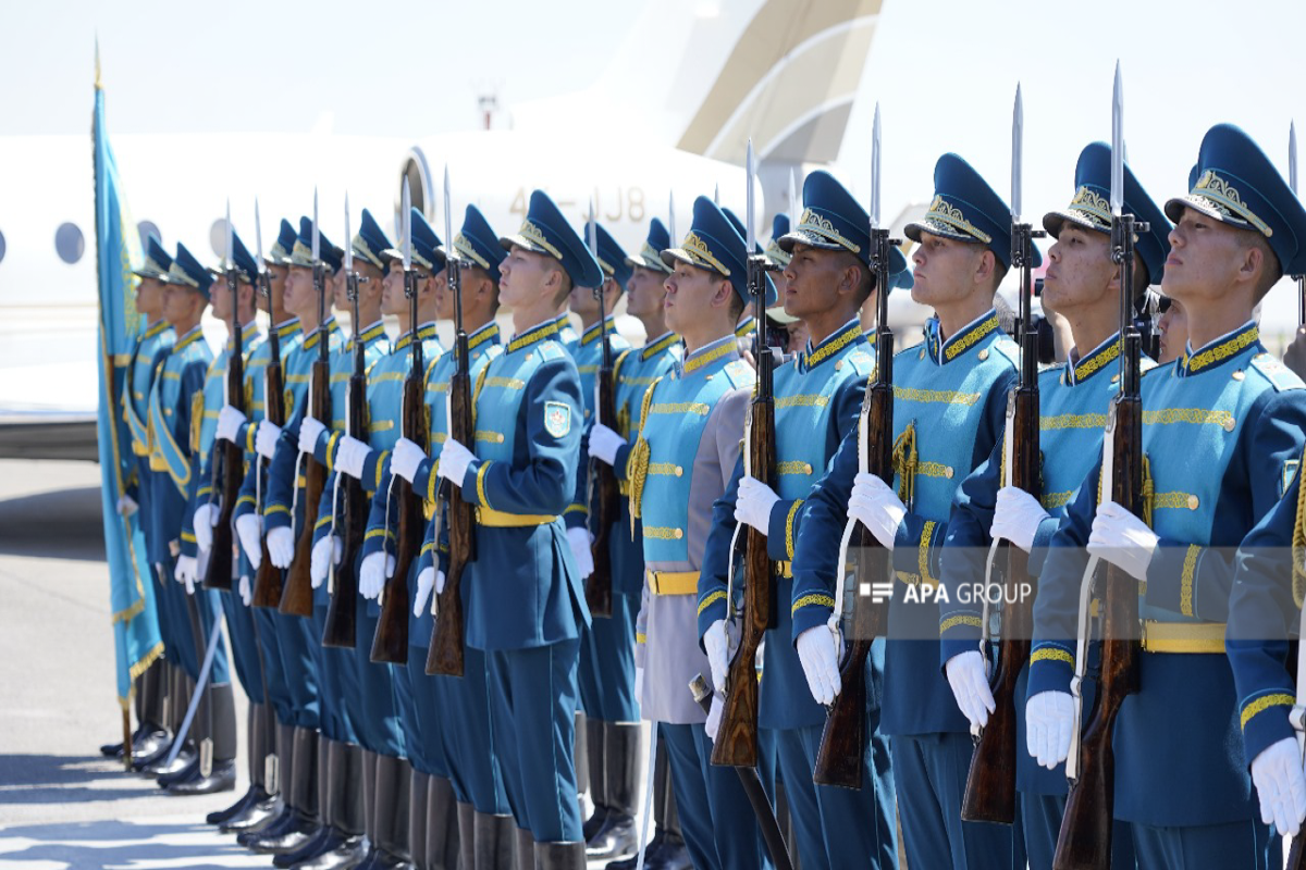 Министр обороны Азербайджана прибыл в Казахстан-ФОТО 
