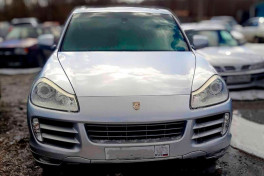 Российские приставы отправили на войну с Украиной элитный Porsche