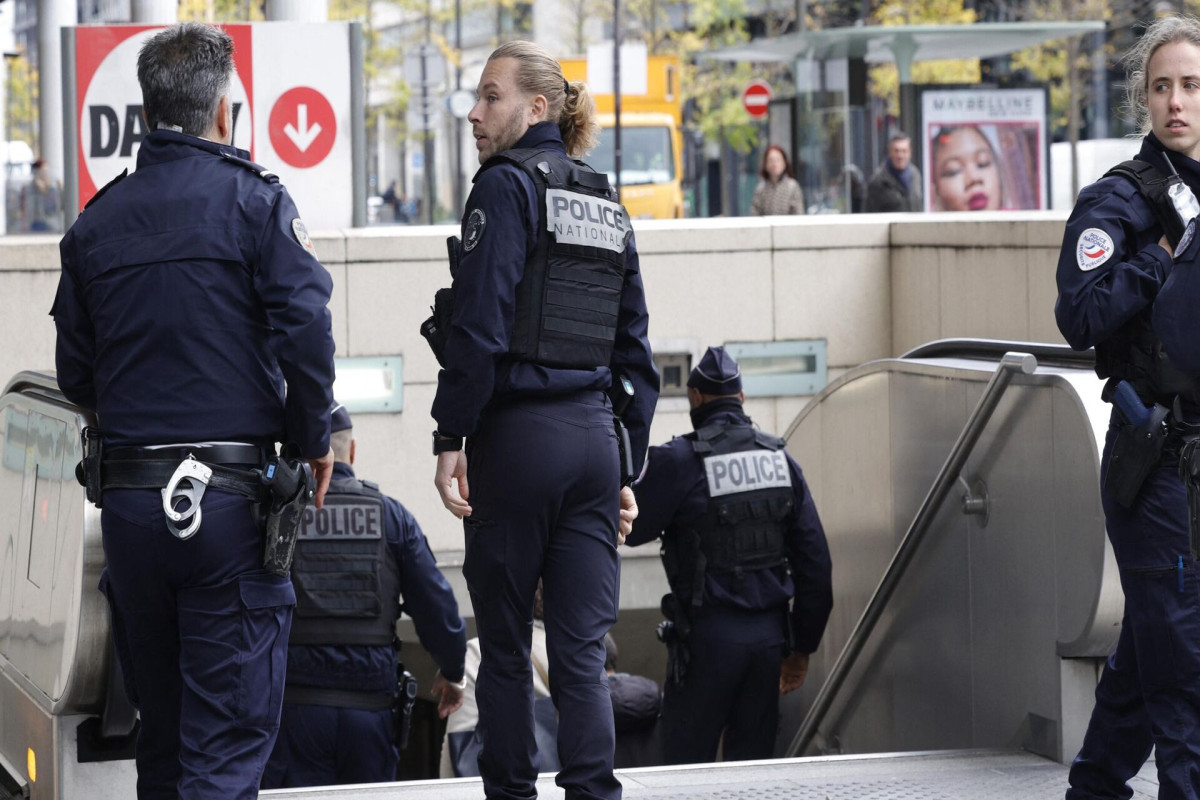 СМИ: в Париже пассажиров электричек эвакуировали из-за смертника