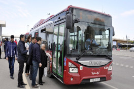 От такси к автобусам: новая возможность для безработных водителей в Баку