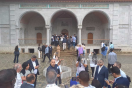 Участники II Глобального медиа-форума посетили мечеть Юхары Говхар-ага-ФОТО 