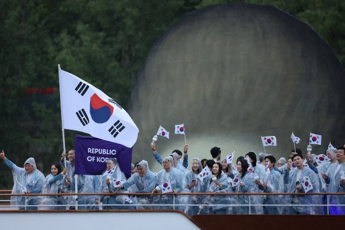 Сборную Южной Кореи на параде спортсменов в Париже неверно объявили как КНДР