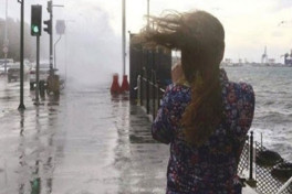 В Баку усилился ветер, в некоторых районах идут проливные грозовые дожди