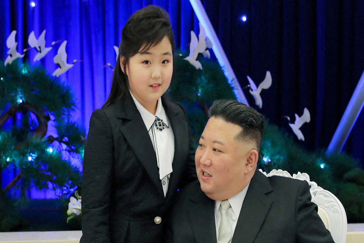 Юная наследница Ким Чен Ына осваивает управление государством
