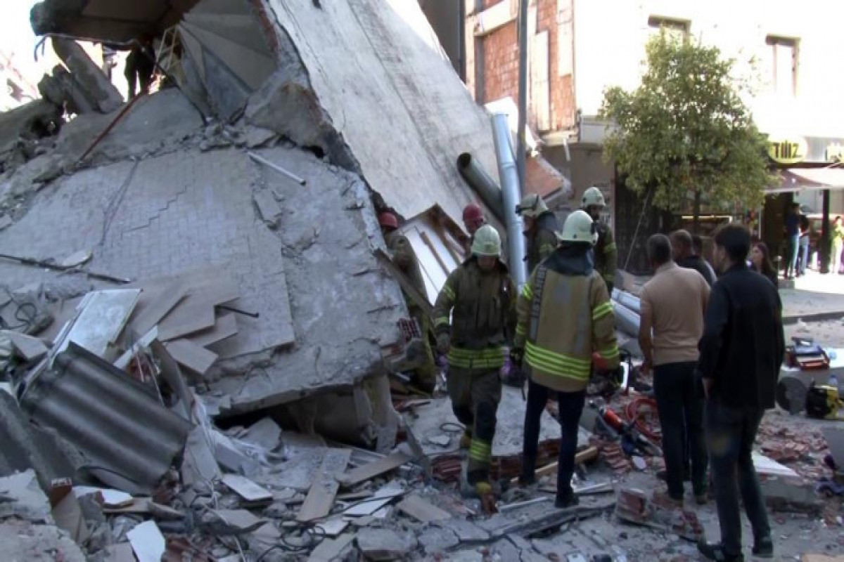 Глава муниципалитета рассказал о ситуации на месте обрушения жилого дома в Стамбуле - ВИДЕО -ОБНОВЛЕНО - 4 -ФОТО 