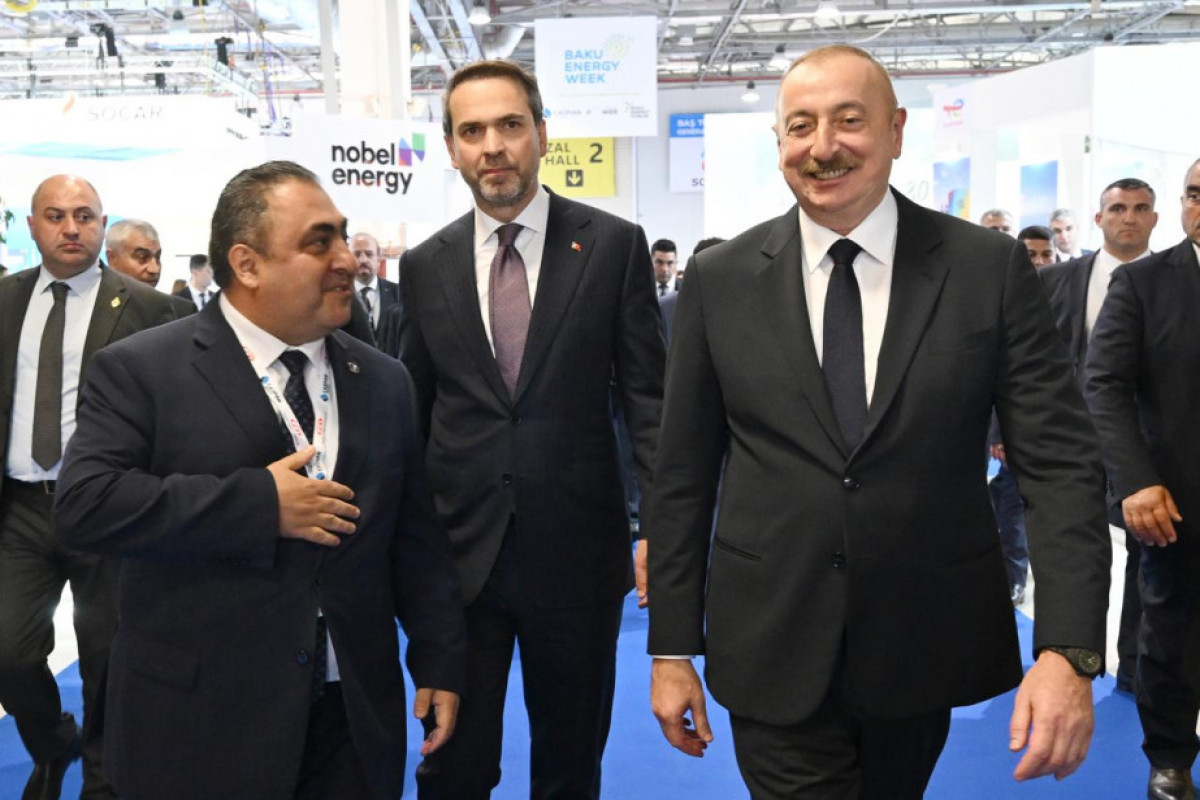 Ильхаму Алиеву представлен журнал «Caspian Energy»