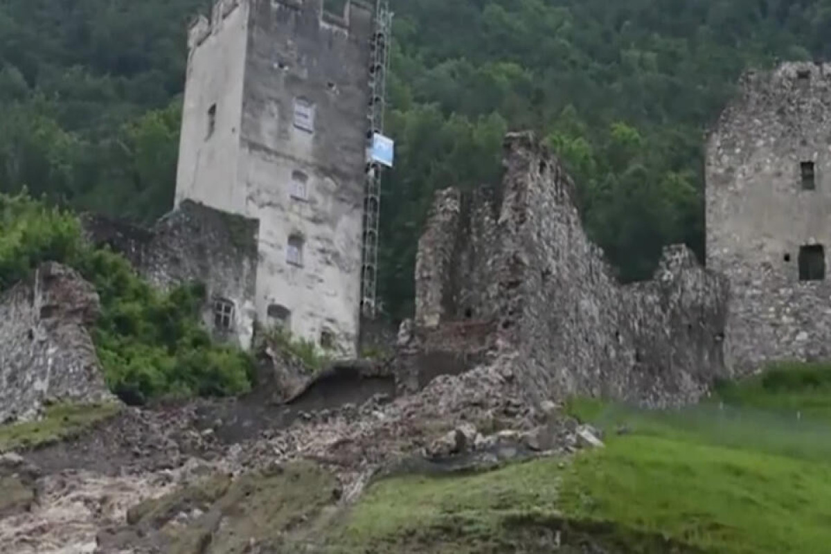 В Баварии обрушился замок XIV века - ПРИЧИНА -ВИДЕО 