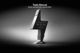 Tesla выпустила алкогольный напиток в бутылке в виде молнии
