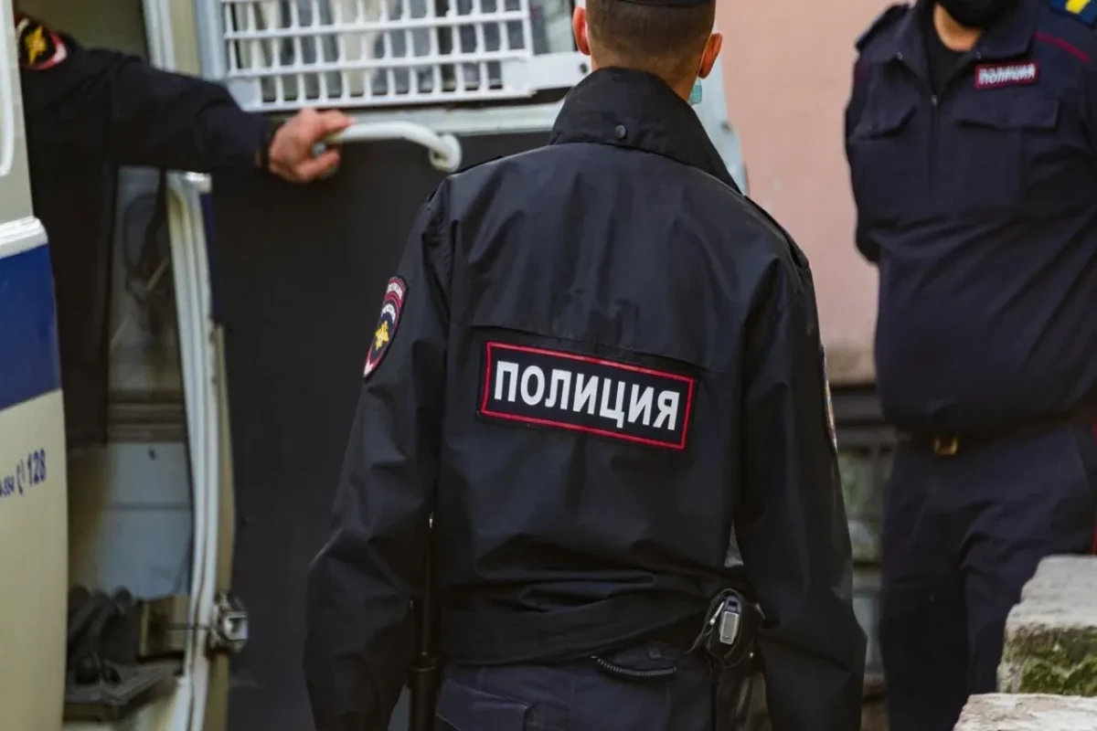 В Петербурге блогеров задержали за лезгинку на трассе и отправили в военкомат