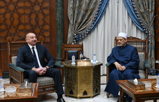 Президент Ильхам Алиев преподнес шейху Аль-Азхара альбом со снимками разрушений, совершенных Арменией -ВИДЕО 