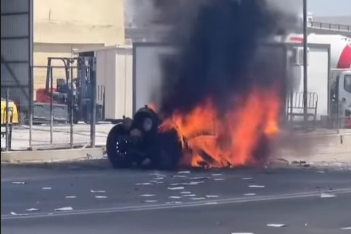 В Баку загорелся автомобиль-участник ралли Пекин-Париж-ФОТО -ВИДЕО 
