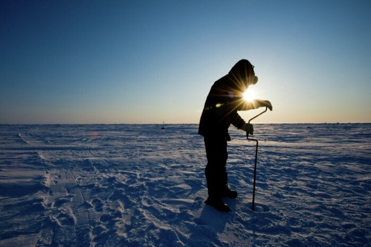Российские ученые достали в Антарктиде горную породу возрастом около 1 млрд лет-ВИДЕО 